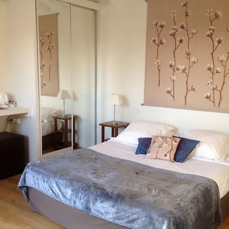 La Cle Des Champs, Boutique & - De Garrigon 3* Roussillon en Isere